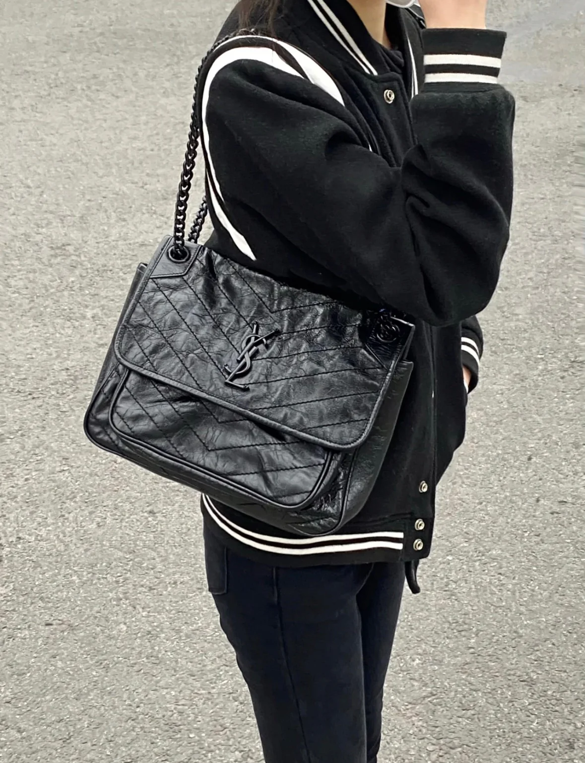 Кожаная цепочка YSL Niki Baby 28 см, черная