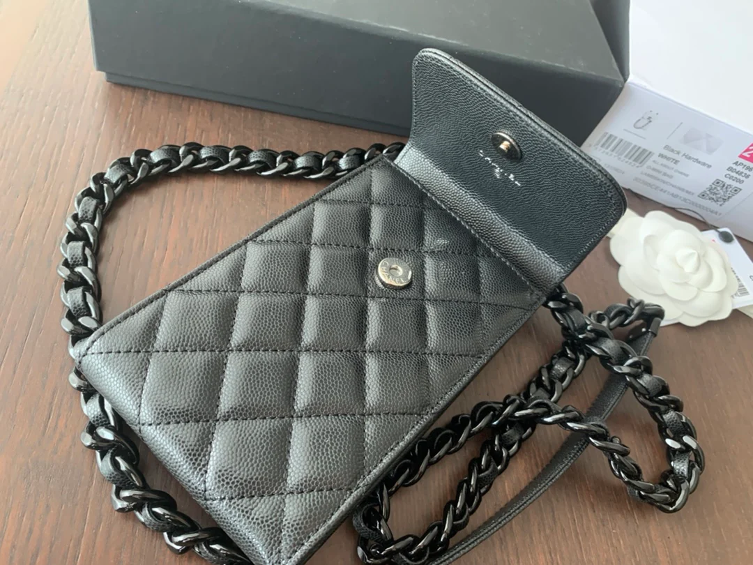 Chanel - Сумка для телефона - Глянцевая кожа - Черная пряжка
