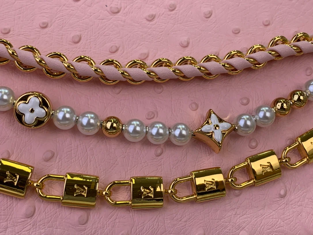 LV Capucines BB - Сумка из коровьей кожи с жемчужной цепочкой - Розовая