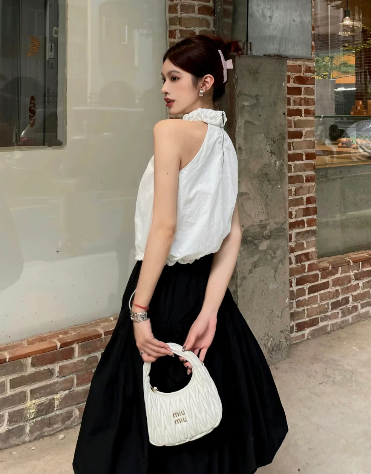 Сумка Miu Miu Wander — маленькая, из овечьей кожи — носите и делитесь с другими.