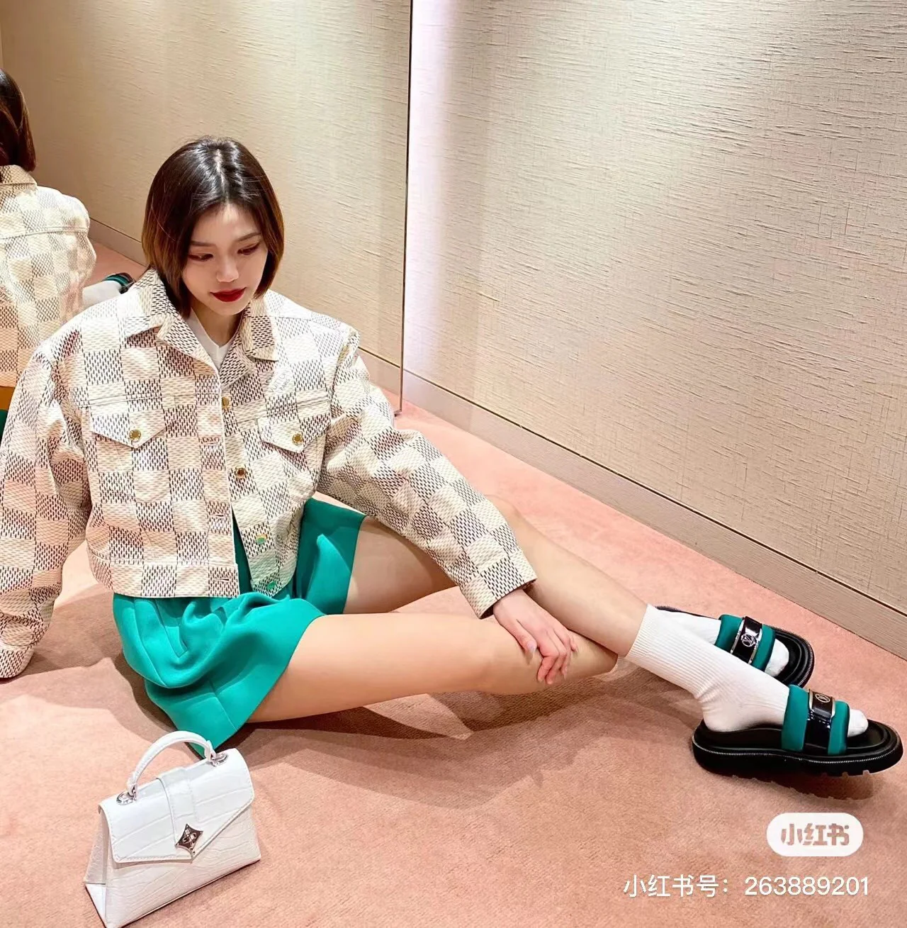 Сандалии на платформе LV