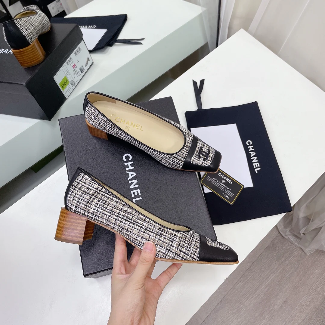 Chanel - Туфли на низком каблуке - Серия 