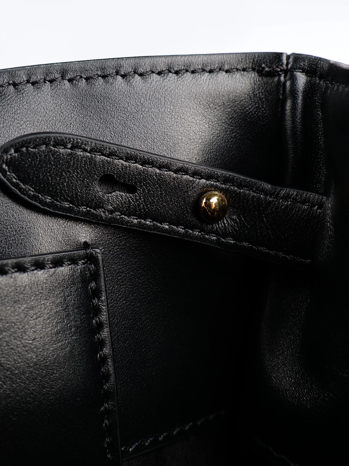 Сумка-багет Miu Miu через плечо - черная