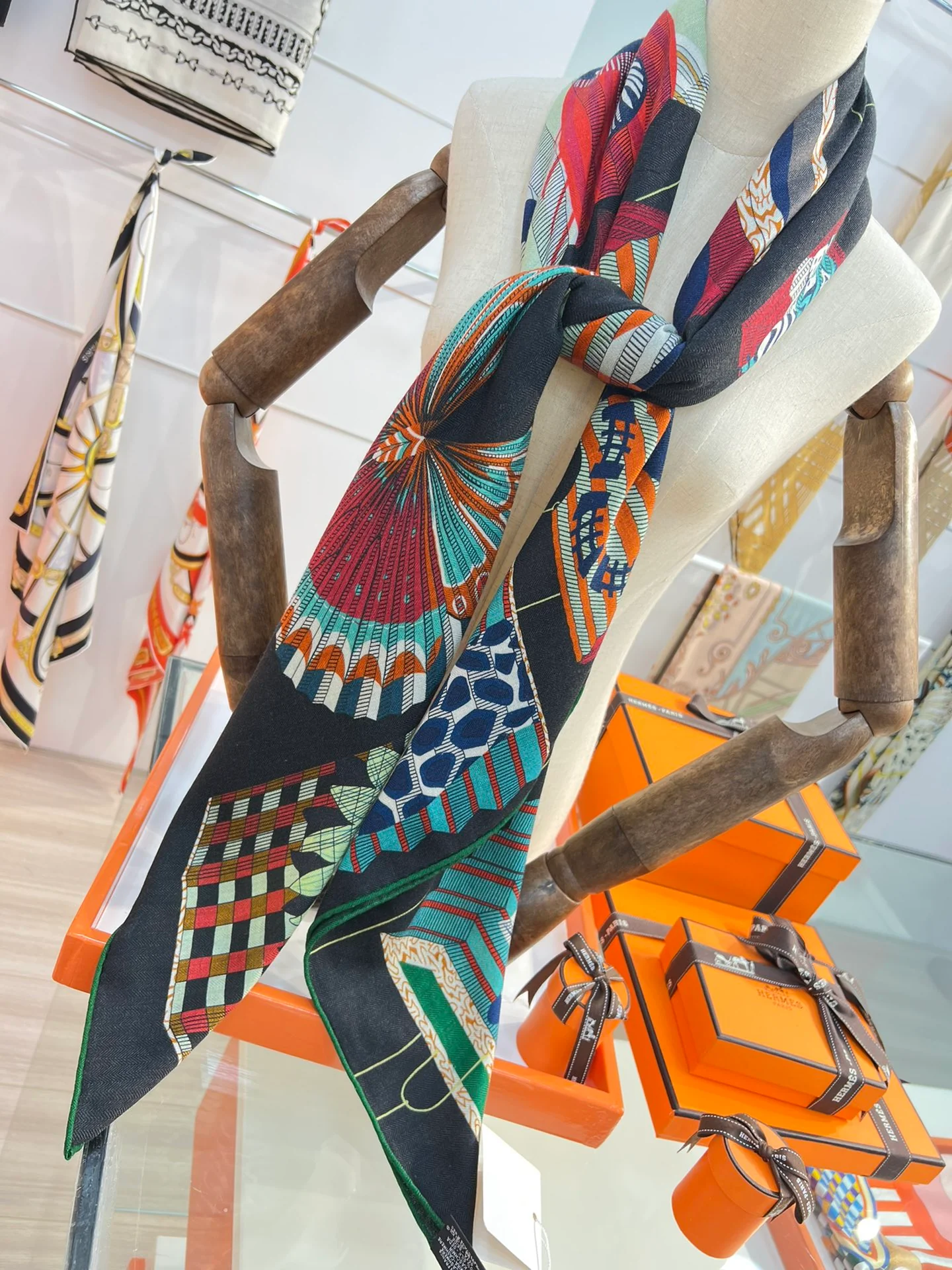 Большой двусторонний бархатный шарф Hermes - 140 см - 004