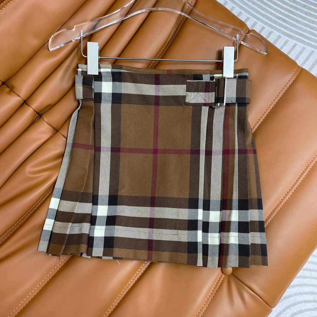 Burberry - 2403 - Новинка начала весны: клетчатая плиссированная мини-юбка с поясом.