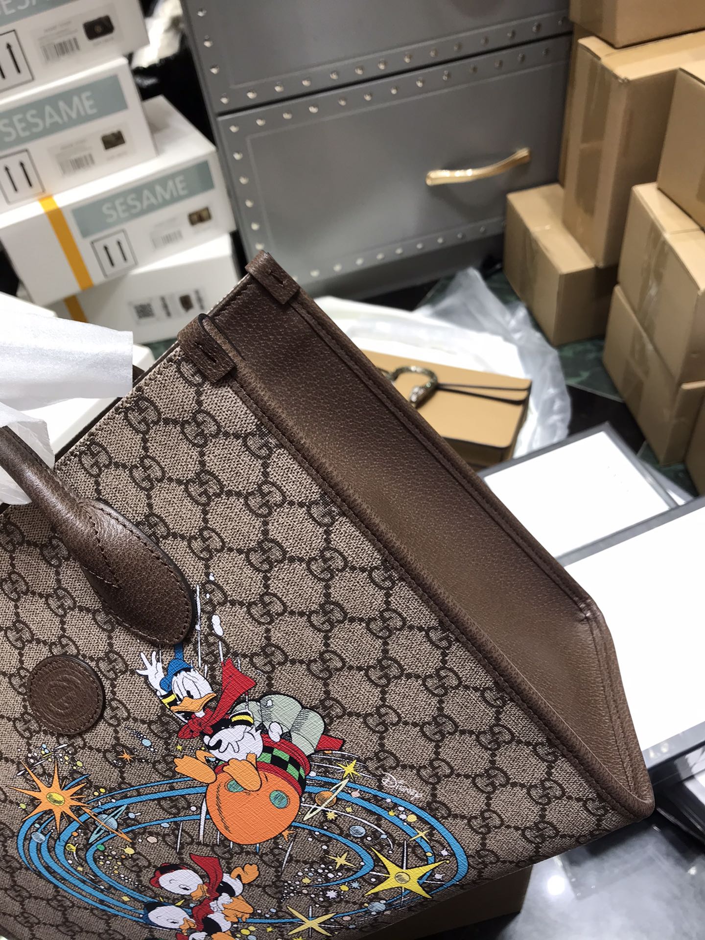 Маленькая сумка для покупок Gucci с изображением Дональда Дака