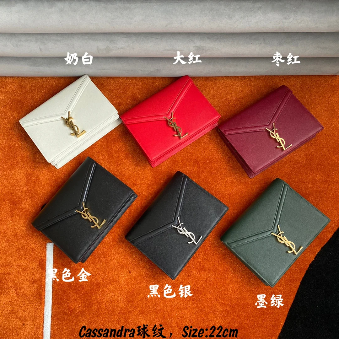 Сумка-конверт с узором ?Кассандра? от YSL - Изображение из коллекции