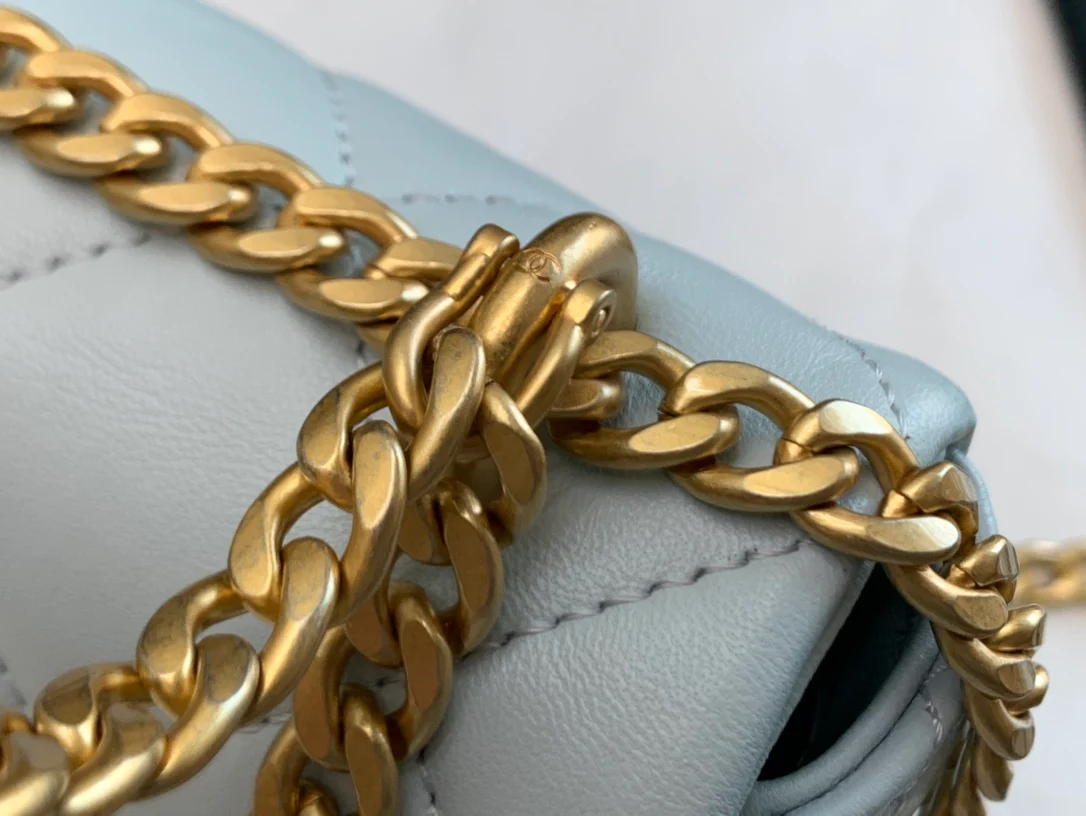 Chanel, новинка 2022 года - квадратная сумка-мешок с эмалированными пуговицами - 1 шт.