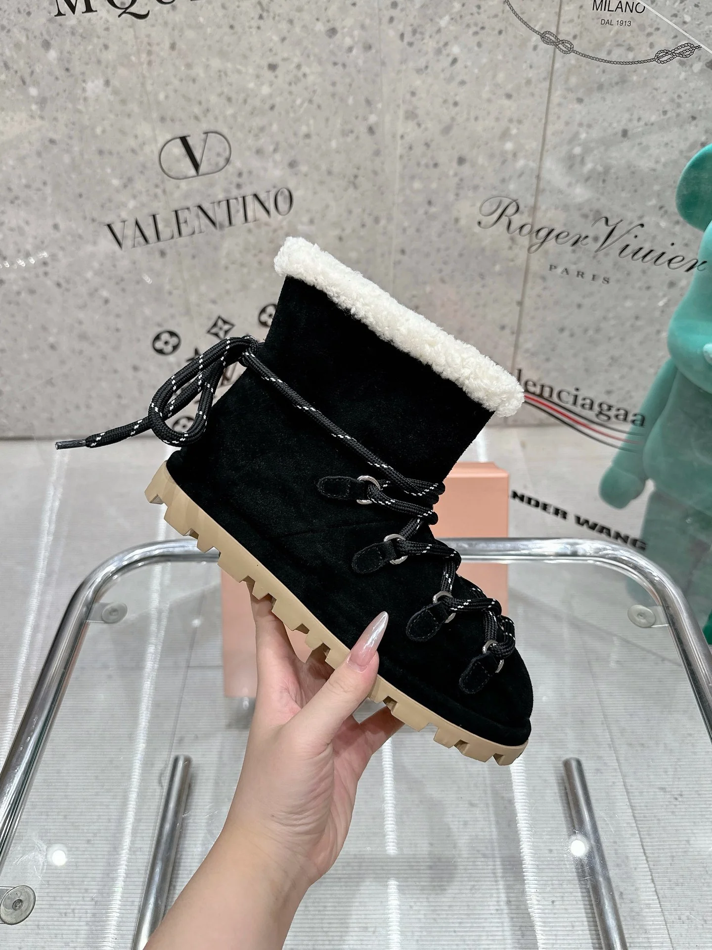 Элегантные сапоги на шнуровке Miu Miu 2024 — черные