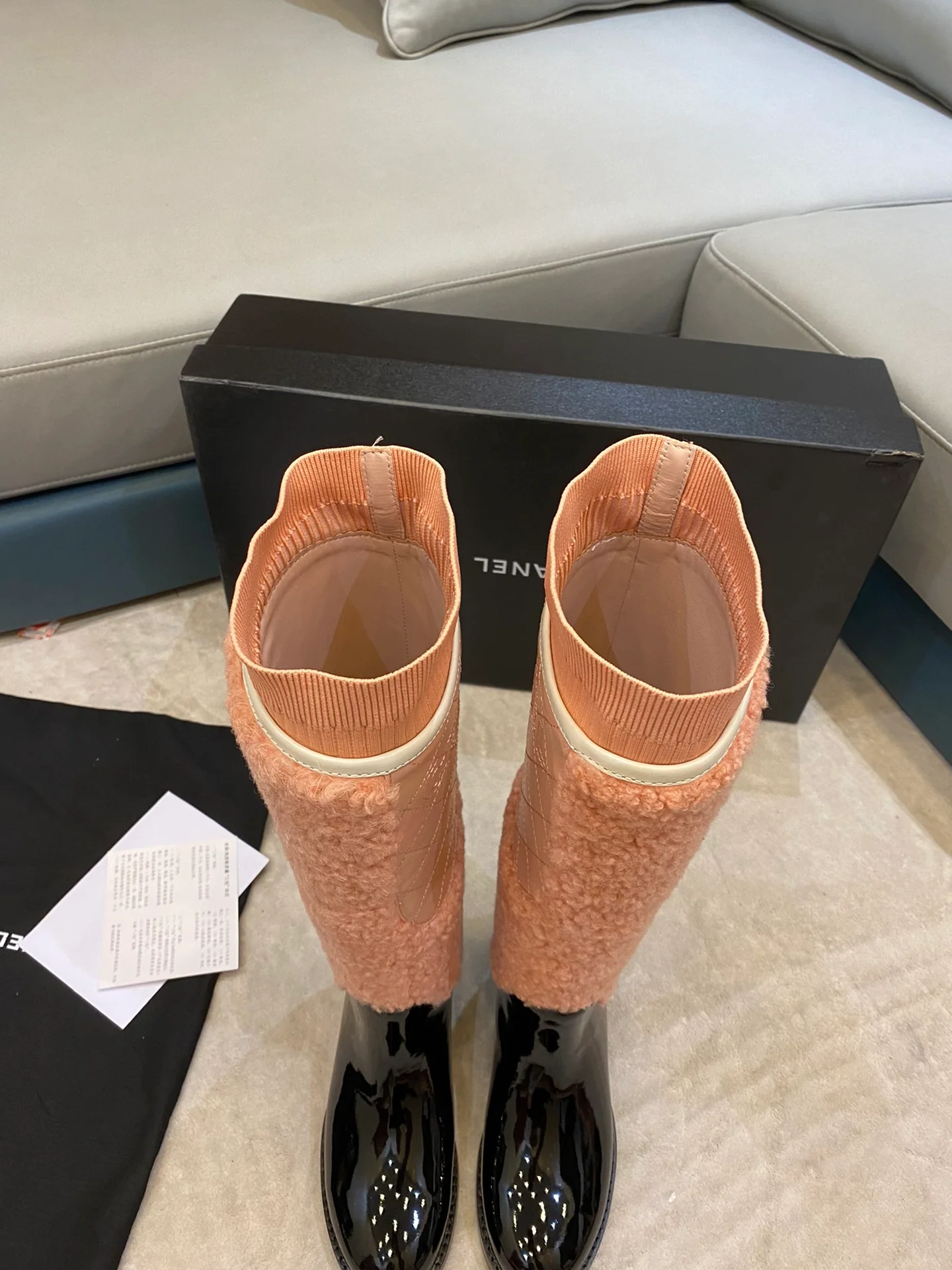 Новинка 2022 года от Chanel - Кожаные сапоги - Замшевые - 1