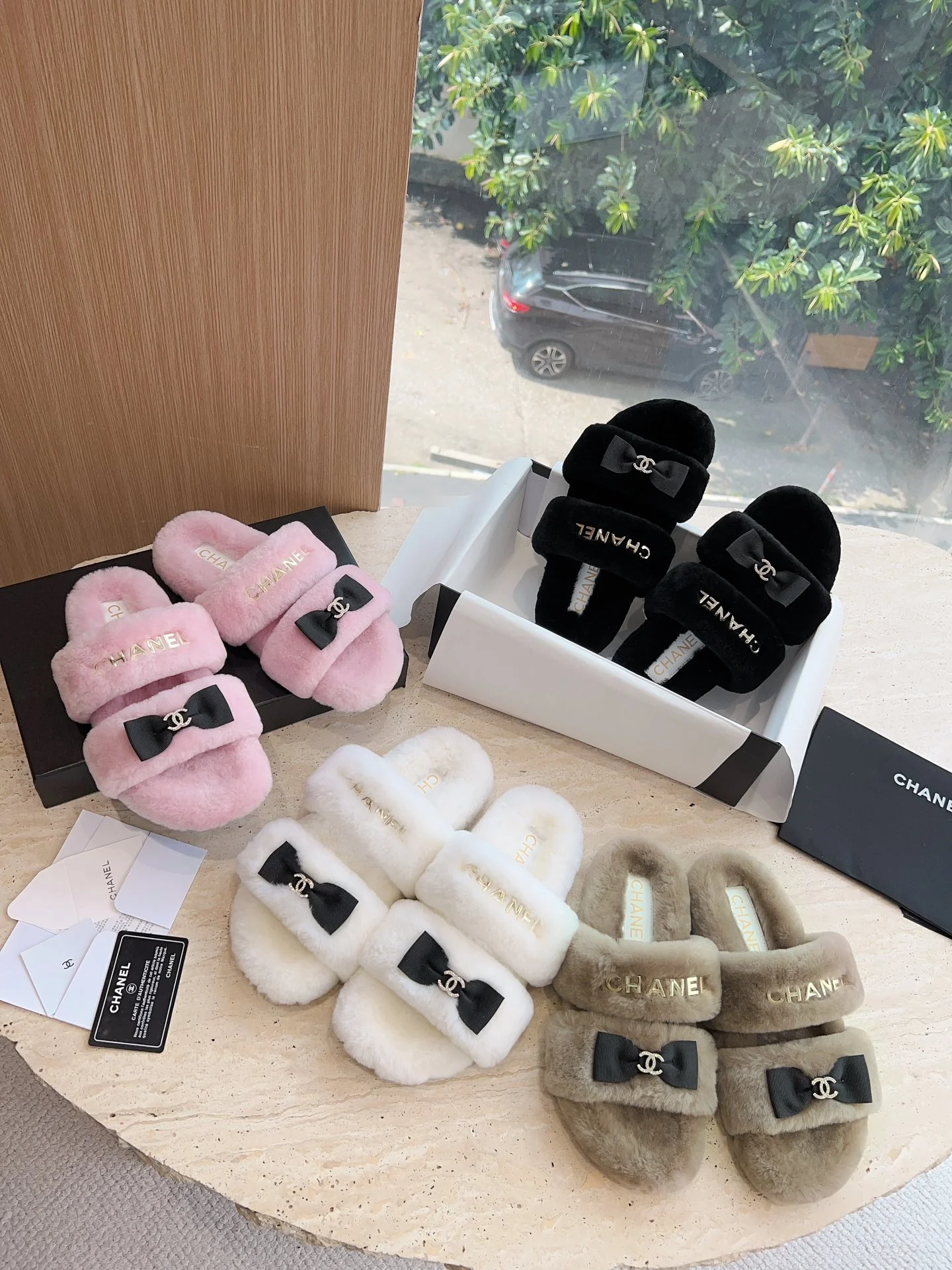 Новинка 2023 года от Chanel - Меховые тапочки - Розовые с бантиком
