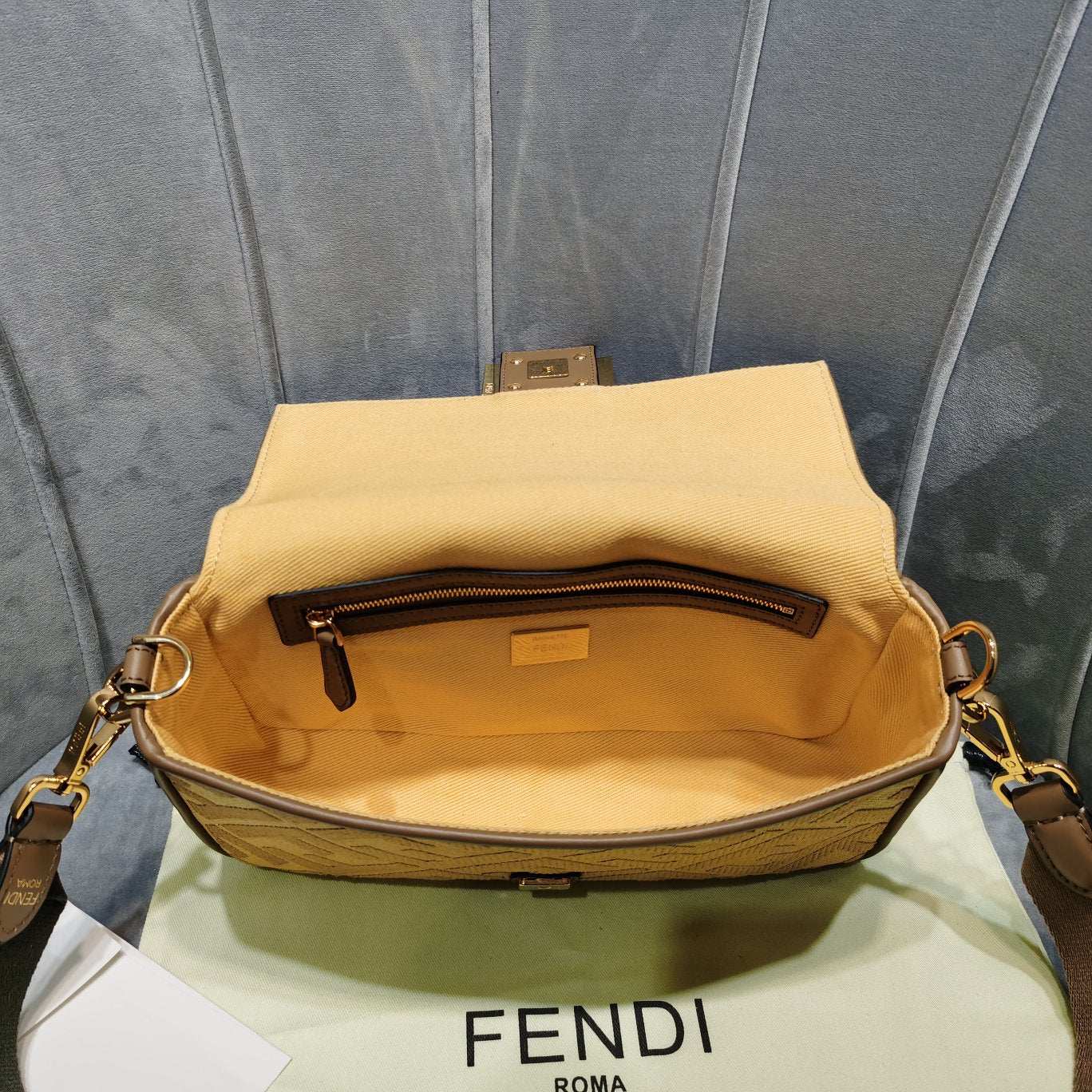 Сумка Fendi Baguette Medium Golden Denim