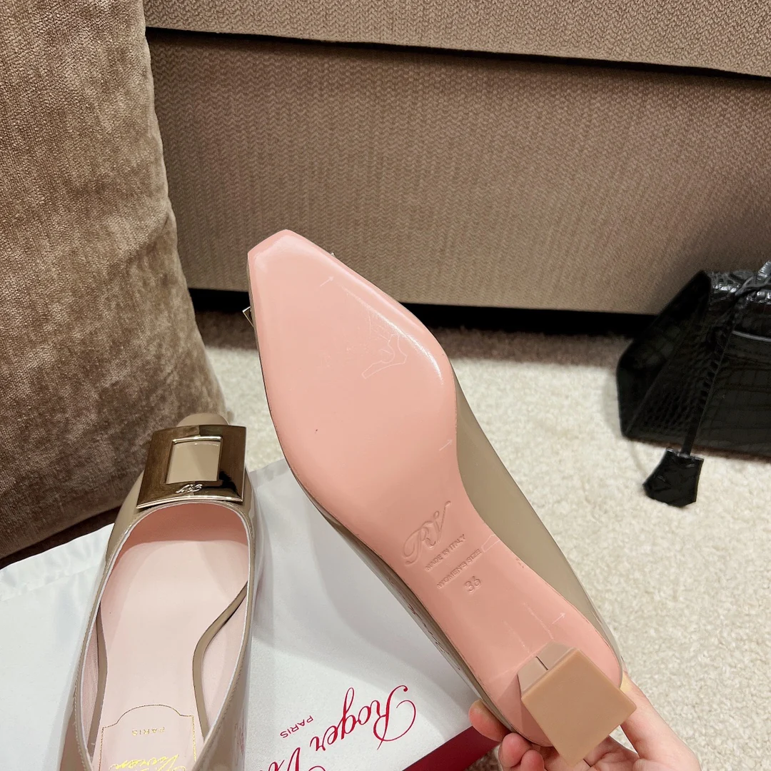 Трапециевидные туфли на высоком каблуке с длинной пряжкой для поездок на работу