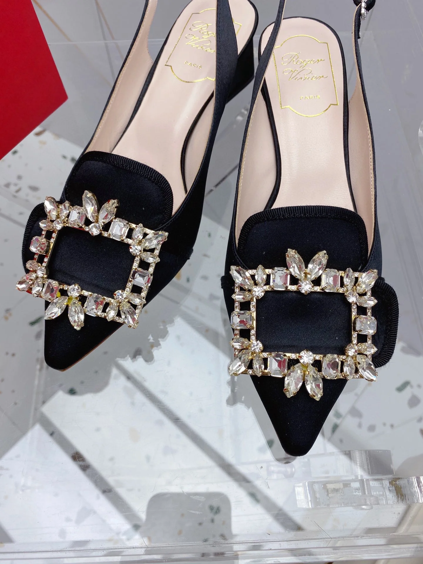 Обувь RV Shoes - Новинка ранней весны 2023 года - Сандалии на низком каблуке с пряжкой в ??виде снежинки - Черные