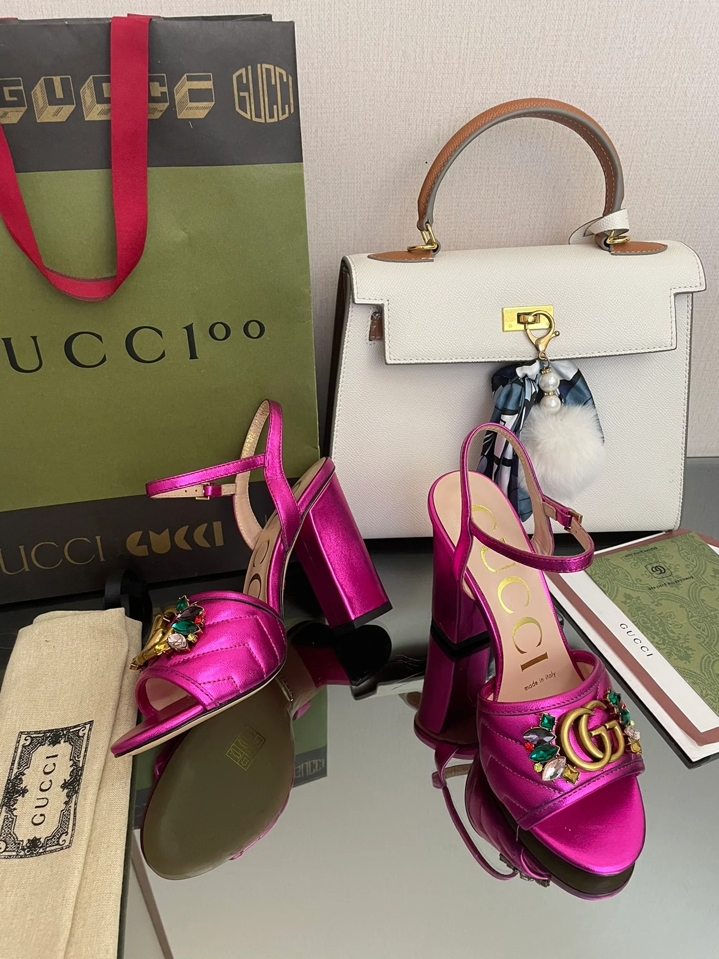 Босоножки Gucci 2022 на высоком каблуке, украшенные стразами - 1