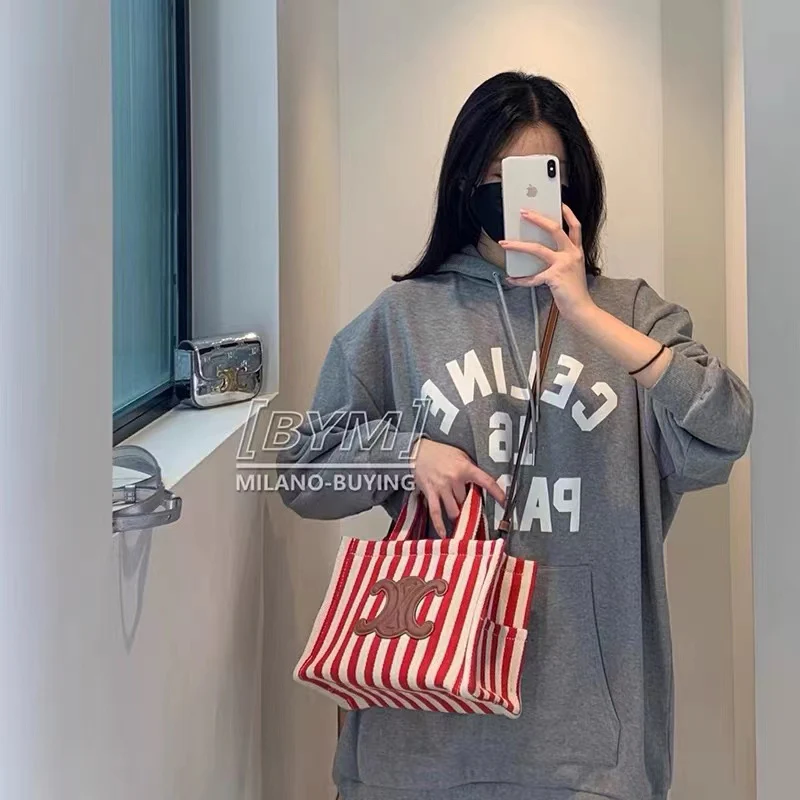 Сумка-шоппер Celine Cabas Thais в полоску из холста — маленькая, красно-белая.