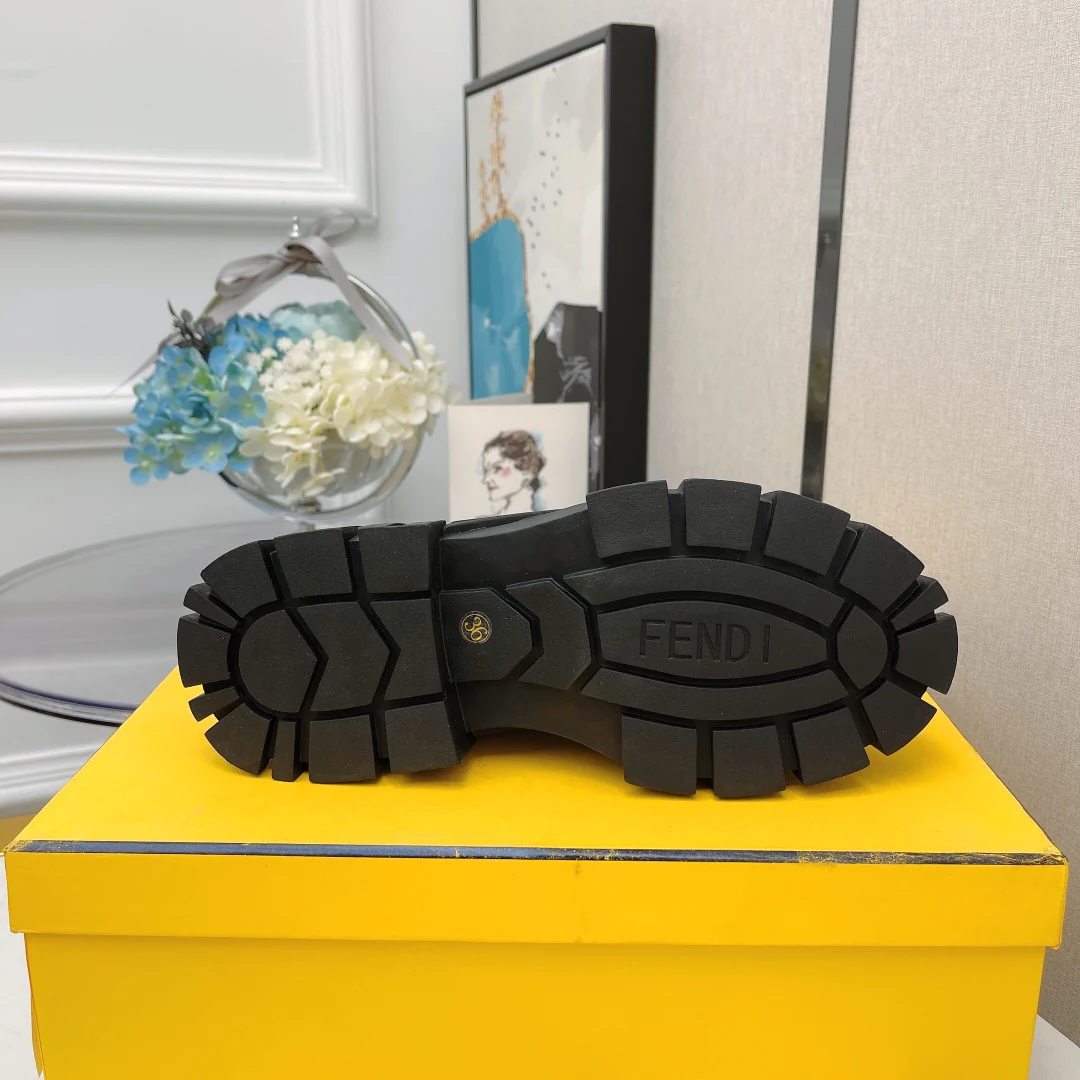 Fendi - Новинка сезона осень/зима 2022 - Туфли-майки на платформе