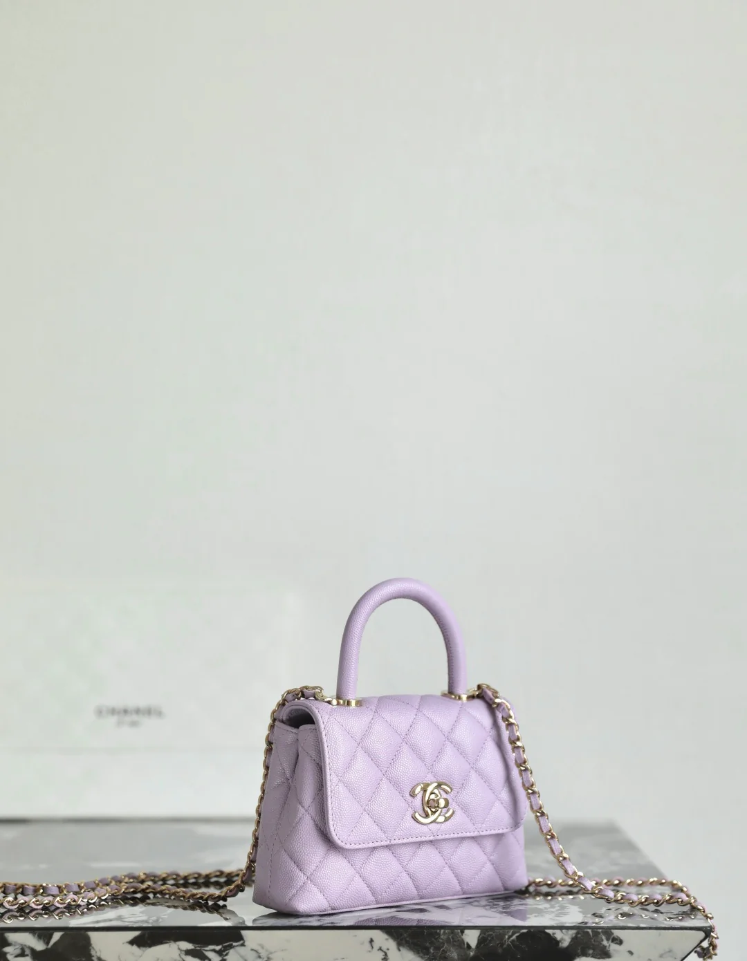 Chanel - Мини-сумочка с клапаном - светло-фиолетовая - фурнитура из светлого золота