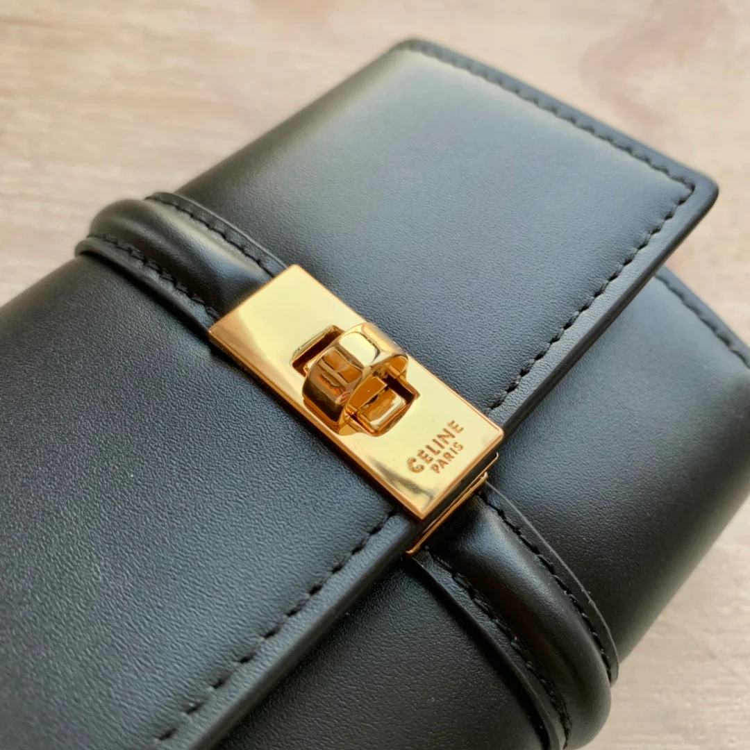 Маленький глянцевый трехсекционный кошелек Celine из телячьей кожи