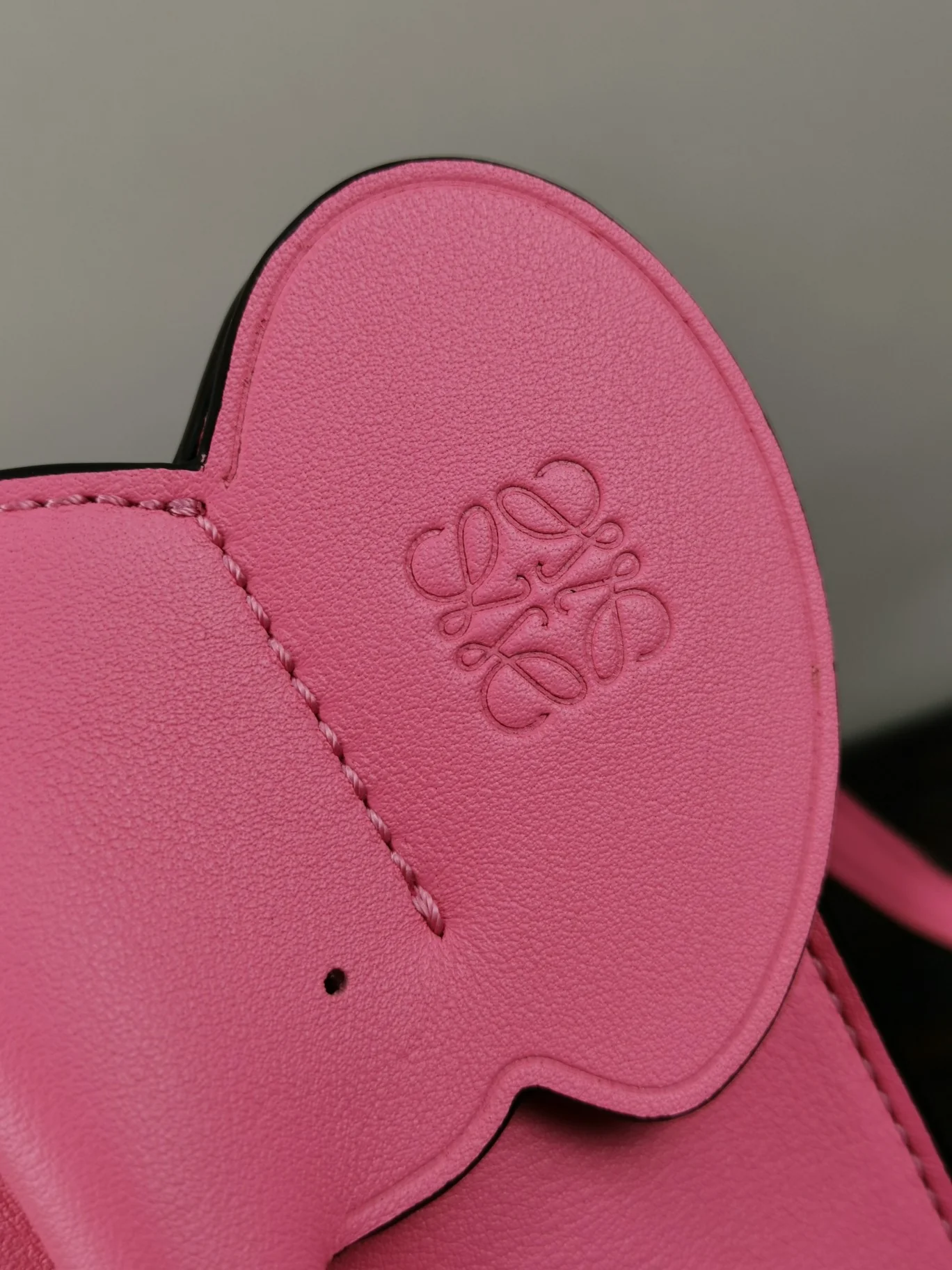 Loewe - Сумка для телефона New Elephant - Розовая