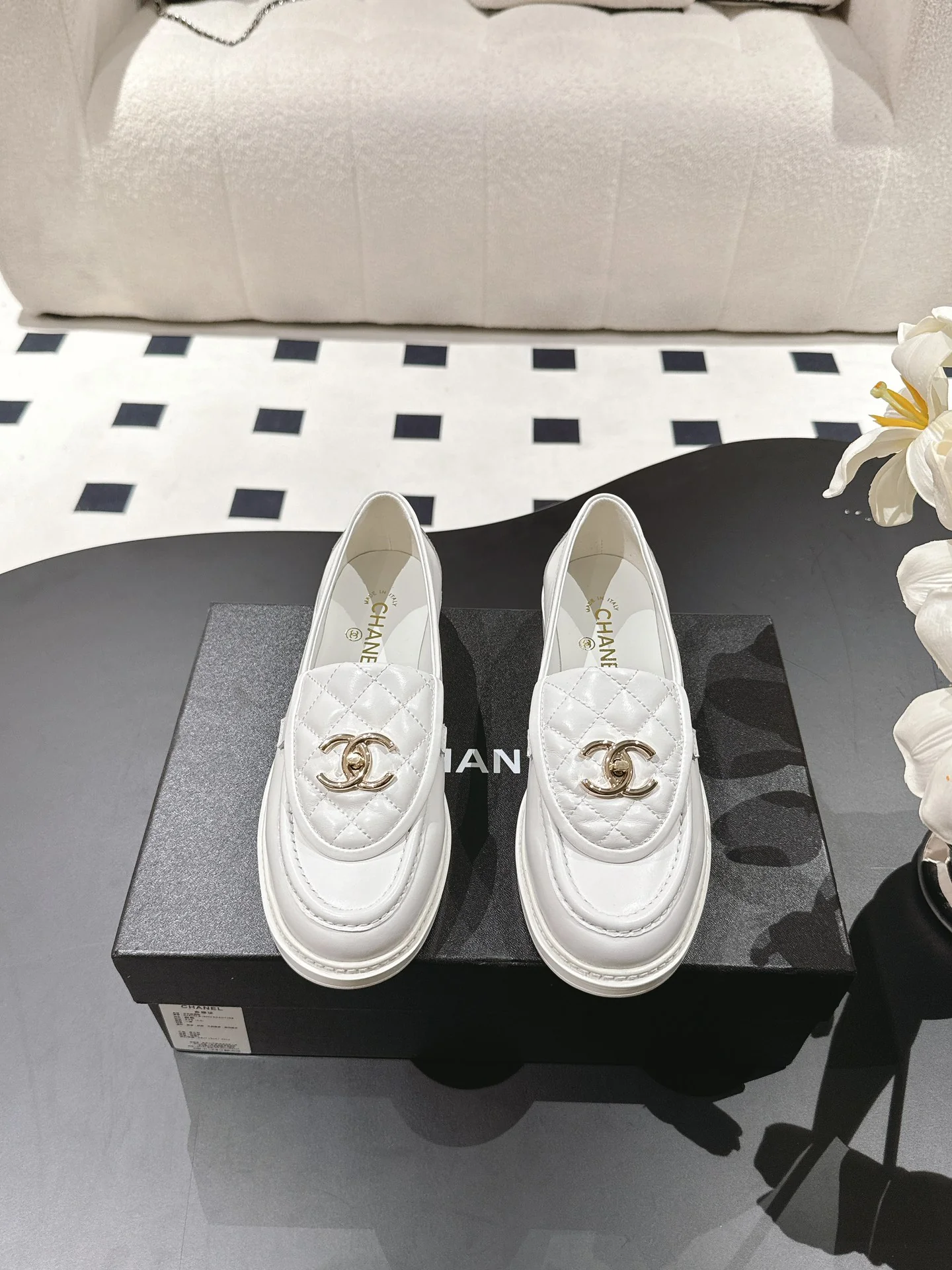 Лоферы Chanel 2024 в клетку - белые