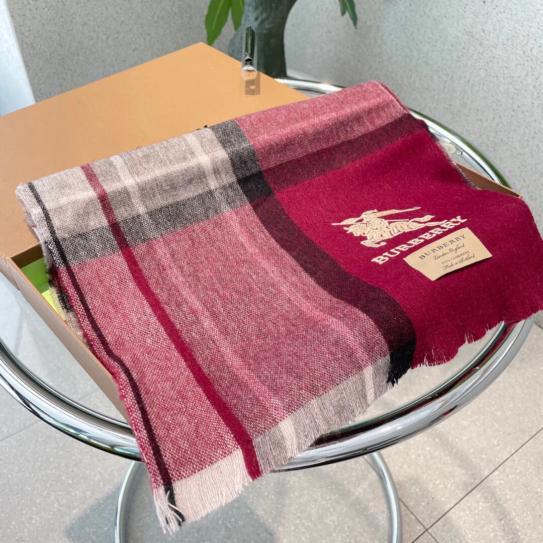 Классический кашемировый клетчатый шарф Burberry с узором 