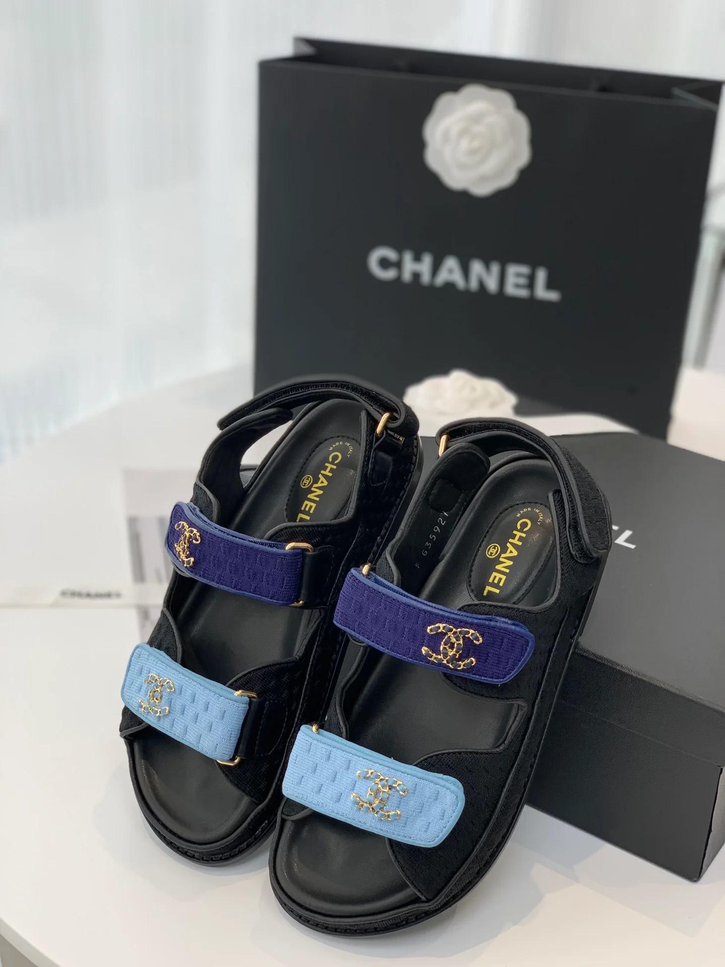 Chanel - Классические сандалии на липучке