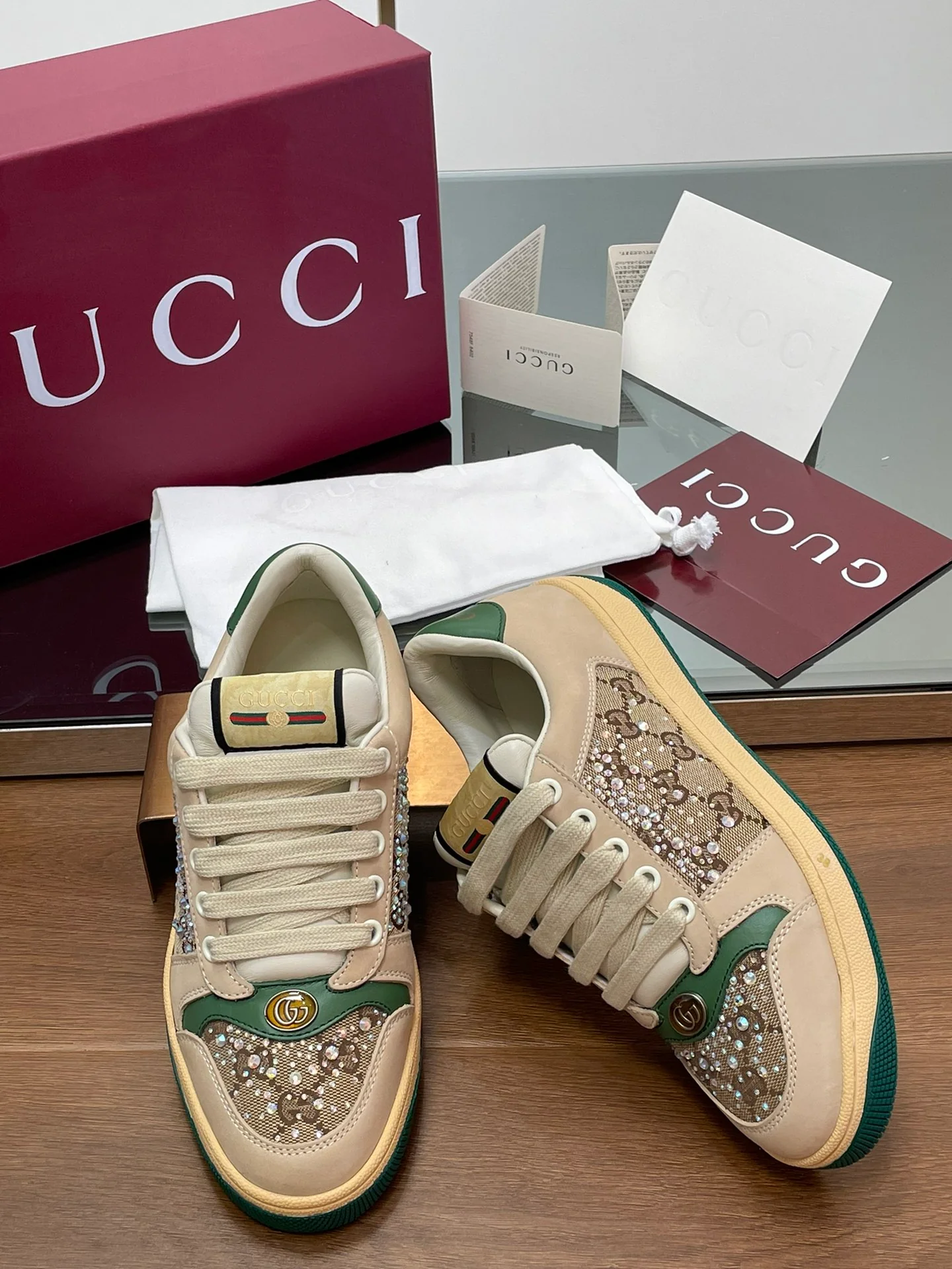 Ретро-скейтбордистские кроссовки Gucci 2025 — зеленые