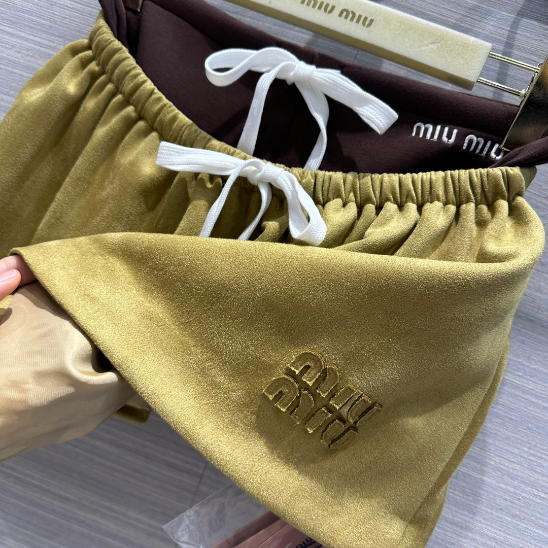 Miu Miu - 2404 - Весенне-летний комплект ?Интеллектуальный шик?: брюки и юбка - Оливково-зеленый