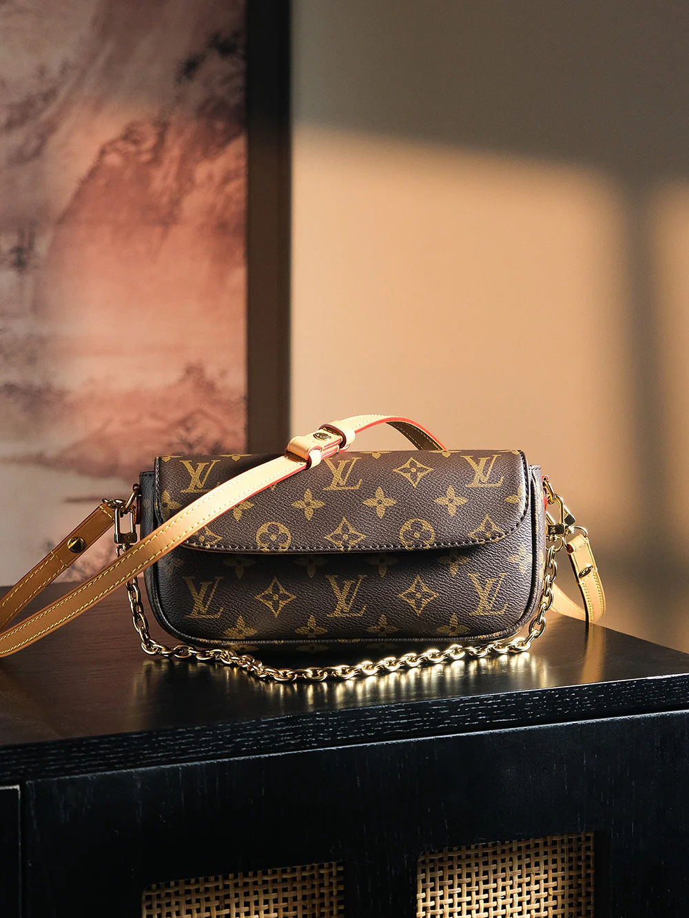 Маркировка в виде ромба на чипе LV - коричневая