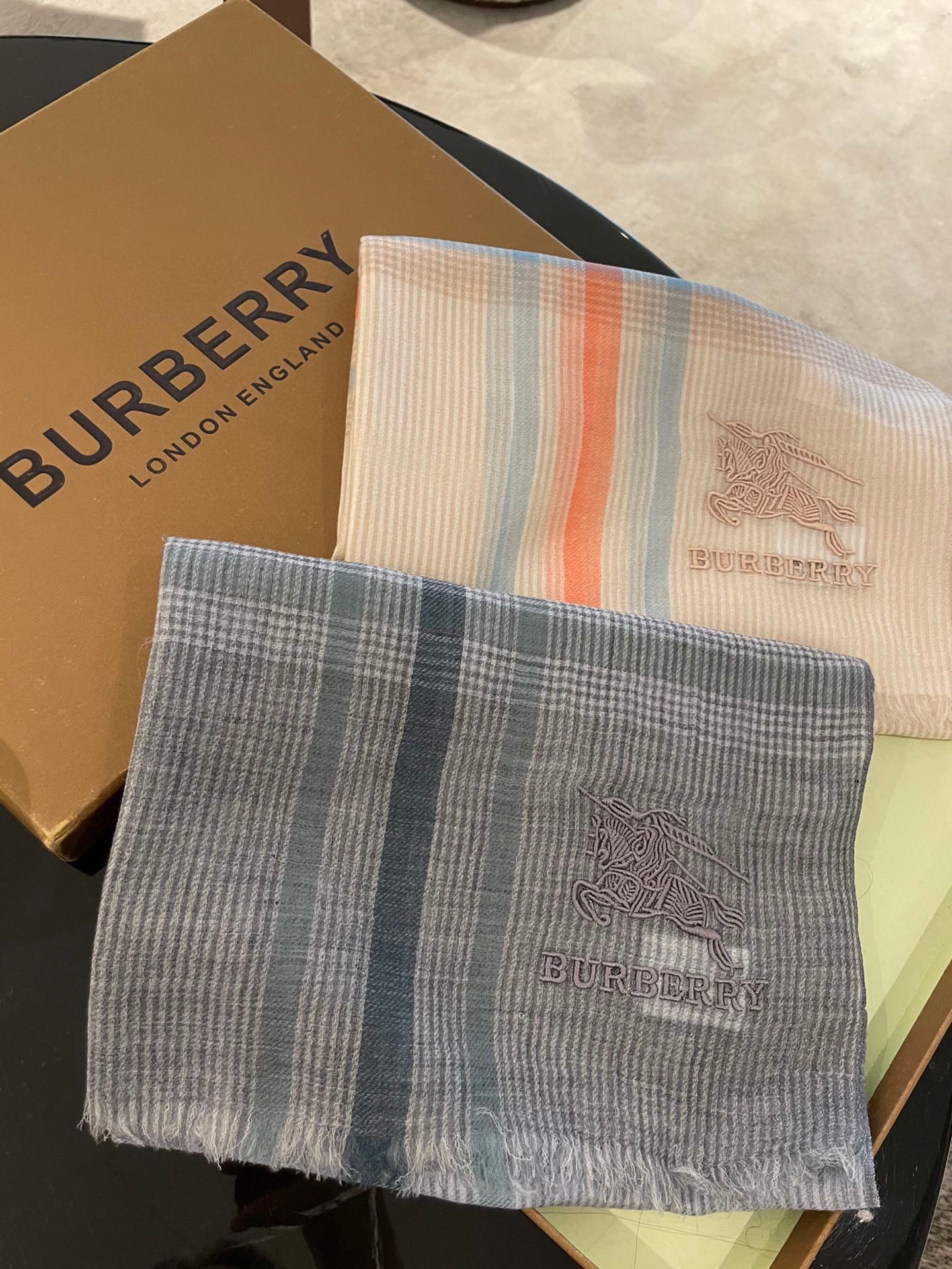 Волнистый кашемировый шарф Burberry - 105-180 см