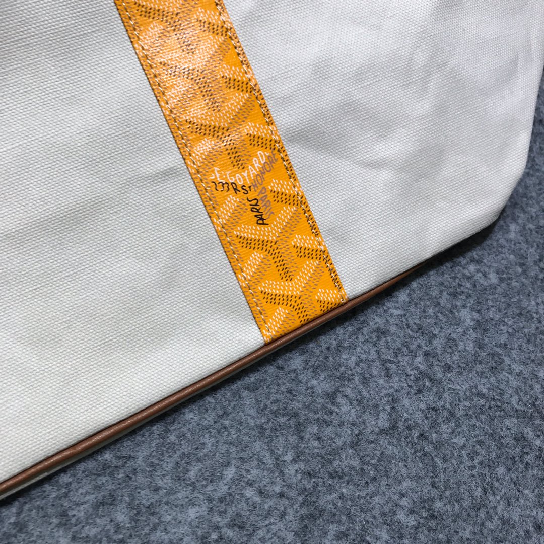 Гоярд-Сент-Луи-Пертюи-желтый