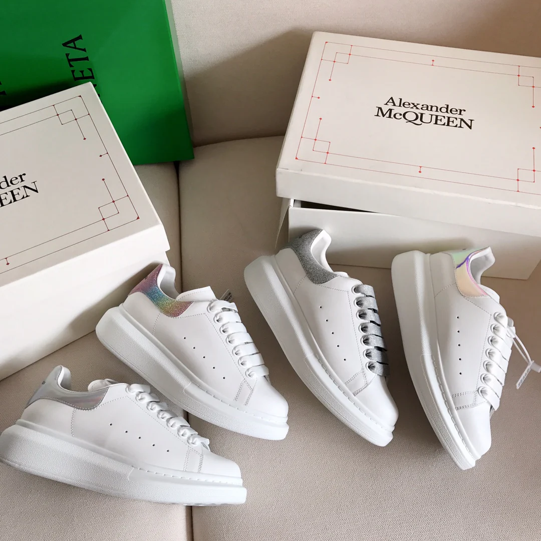 Классические белые кроссовки McQueen - светоотражающие серые