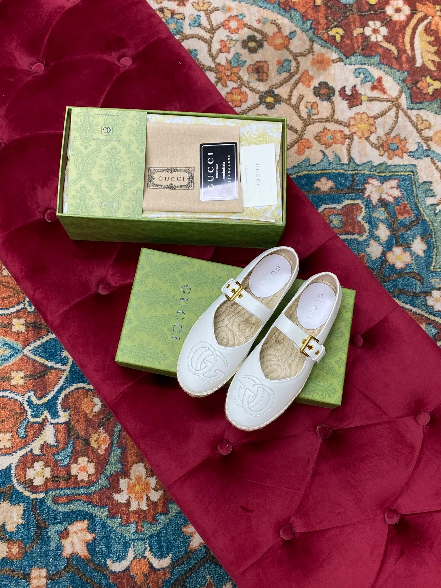 Весенняя коллекция Gucci 2022 — Радужные рыбацкие туфли — 1