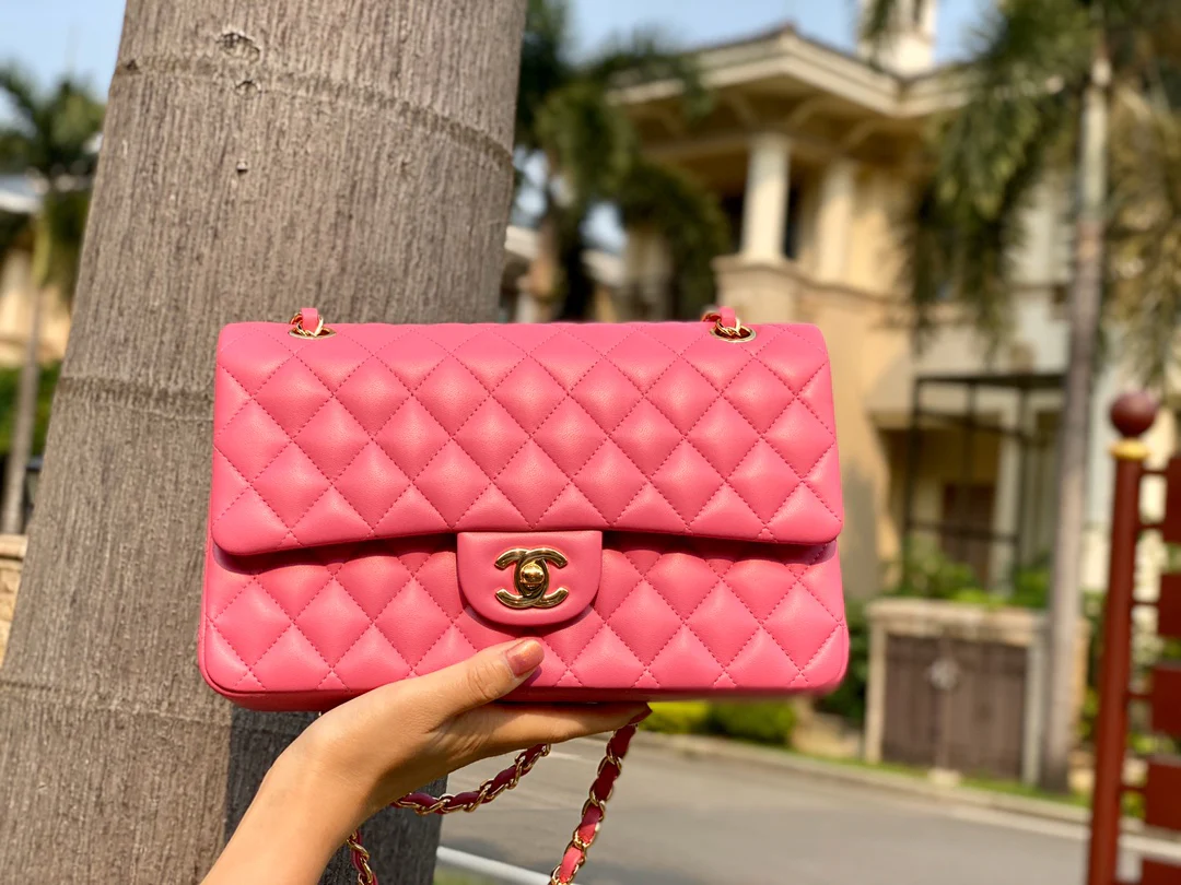 Классическая сумка Chanel из овечьей кожи CF — персиково-розовая с золотой фурнитурой — 25 см