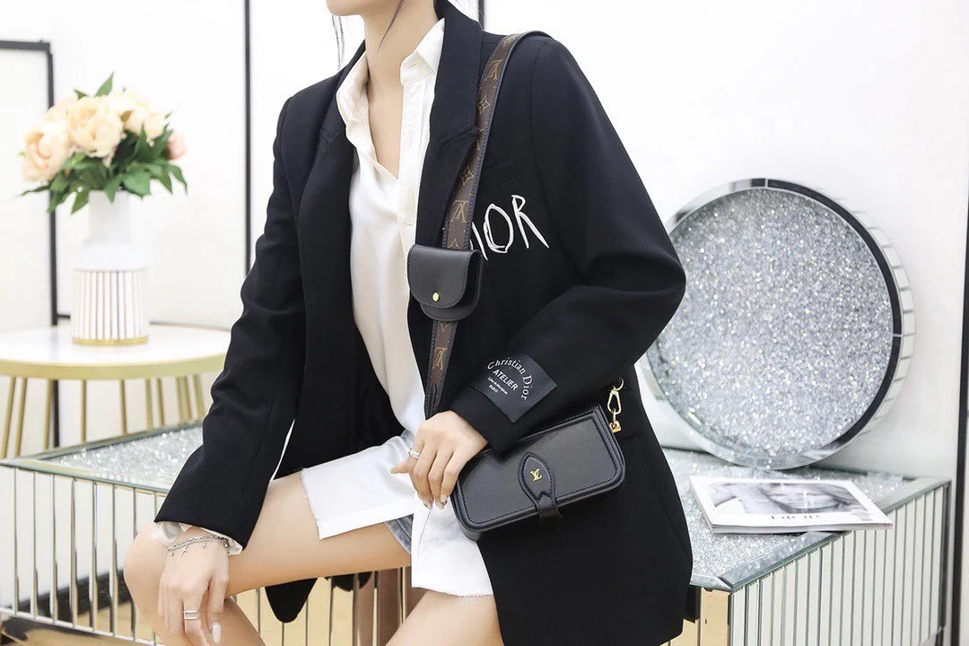 lv-m69841-officier handbag