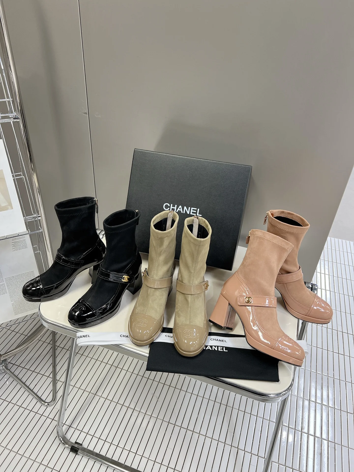 Chanel - Классические осенне-зимние повседневные ботинки - Черные