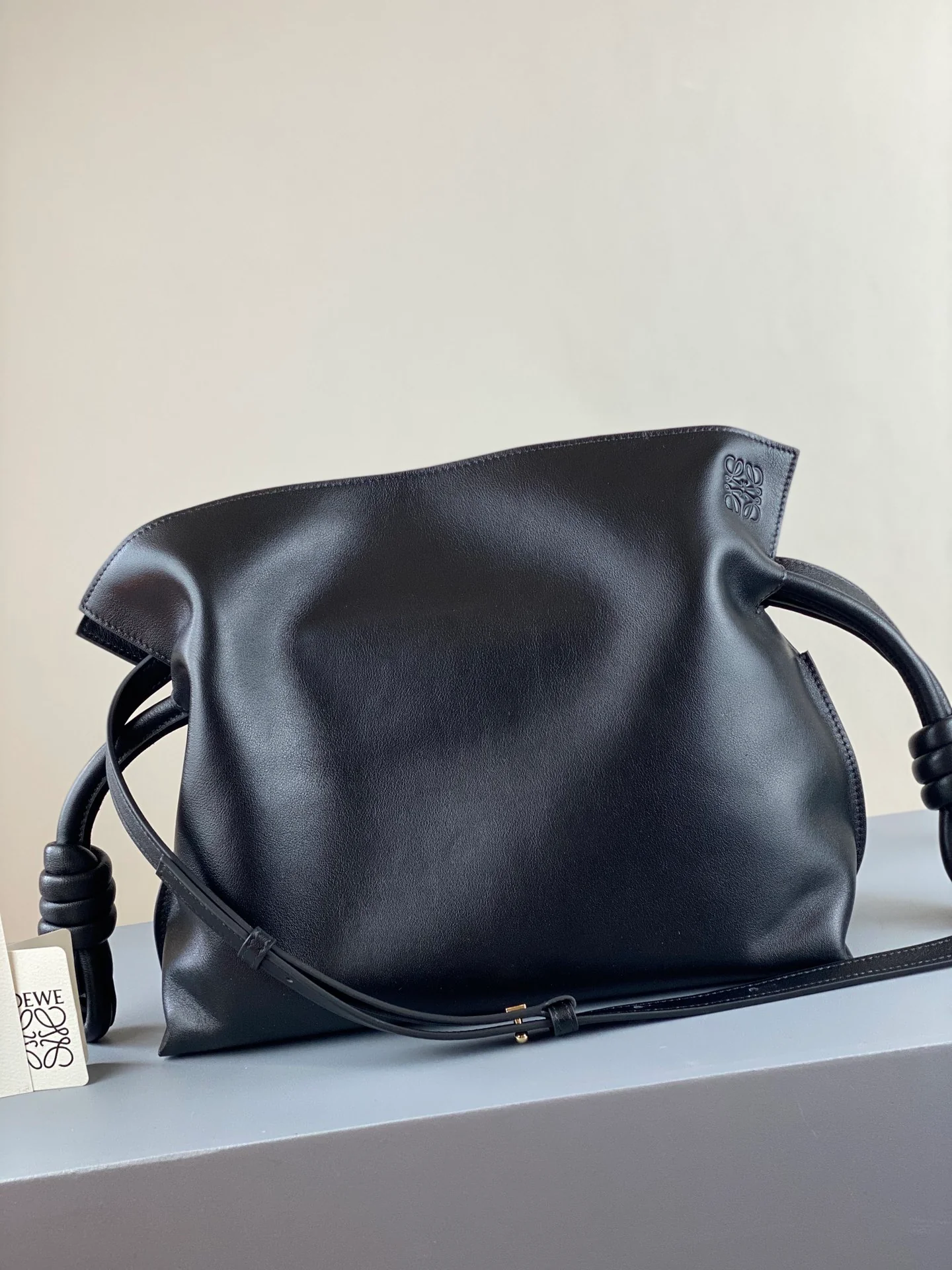 Loewe 2020, обновленная версия - Flamenco - Телячья кожа - Черный