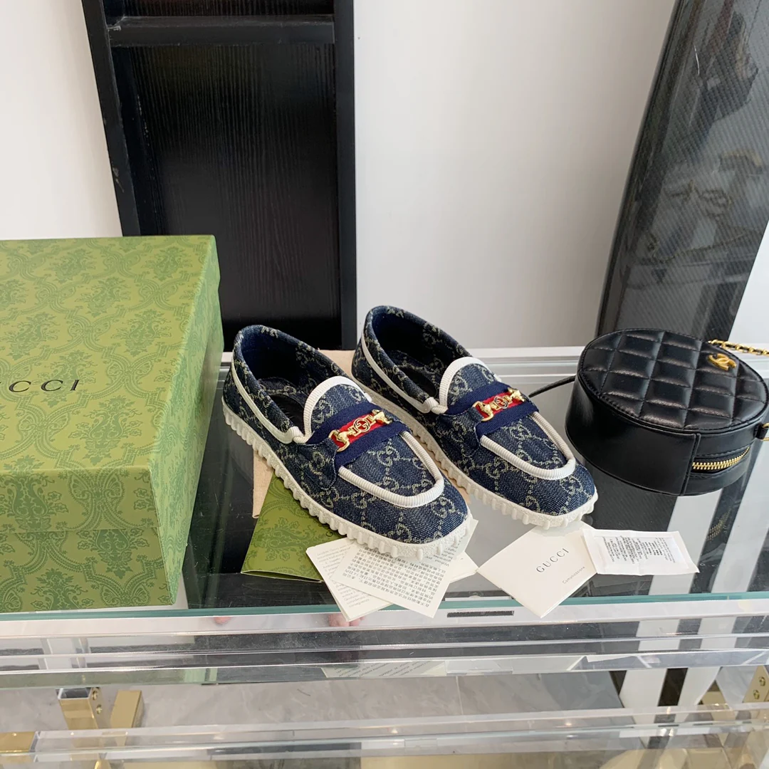 Лоферы Gucci - повседневная обувь на плоской подошве