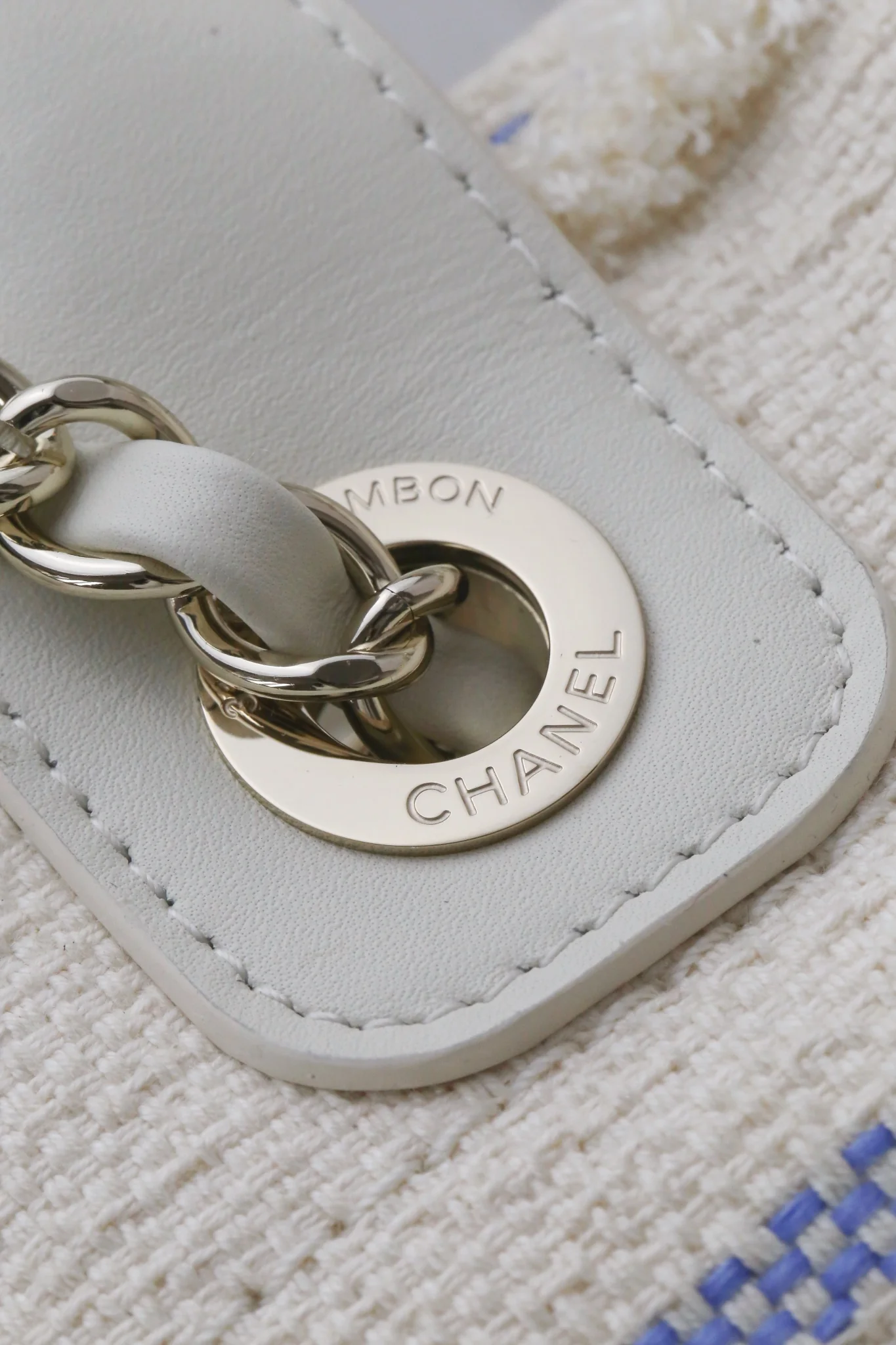 Пляжная сумка Chanel 25c, косметичка, ярко-желтая.