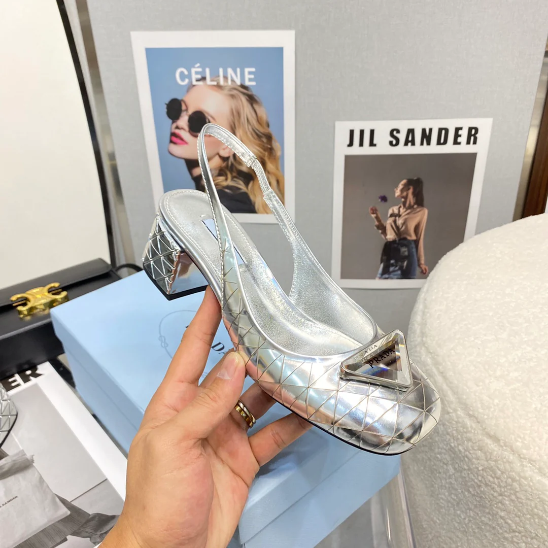 Туфли Prada - Туфли-мэри-джейн на низком каблуке от Prada - серебристые