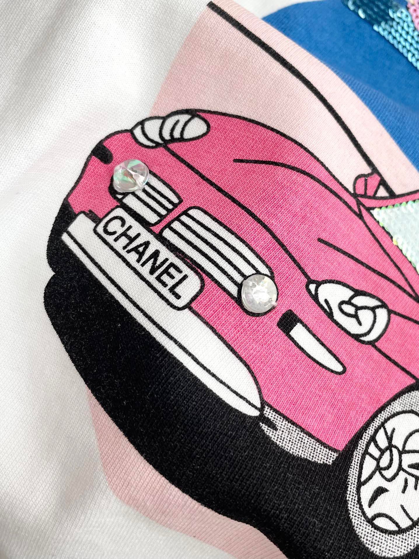 Футболка Chanel 2403 с круглым вырезом и принтом из пайеток, с коротким рукавом