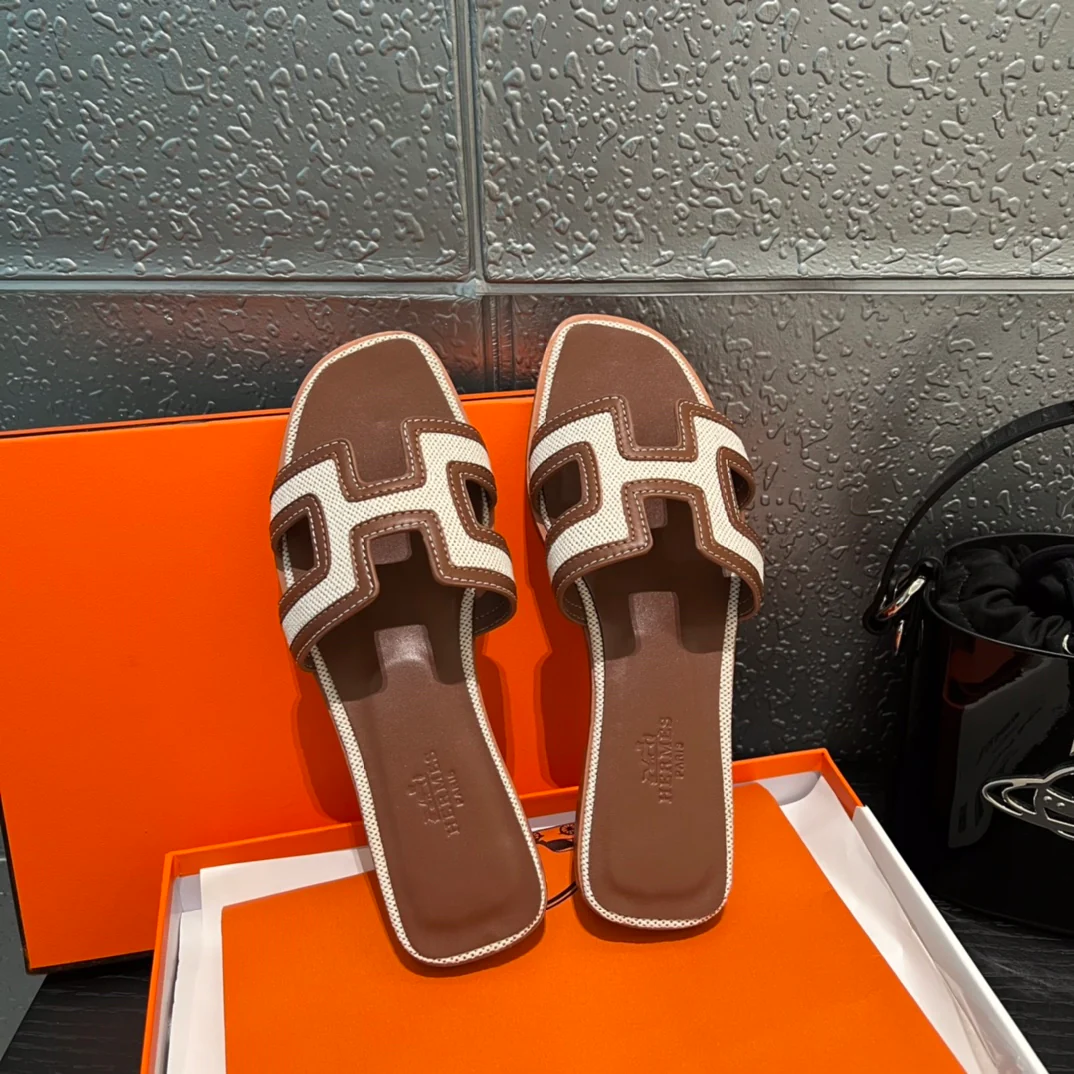 Новинка сезона весна/лето 2022 от Hermes - плоские тапочки H - 4