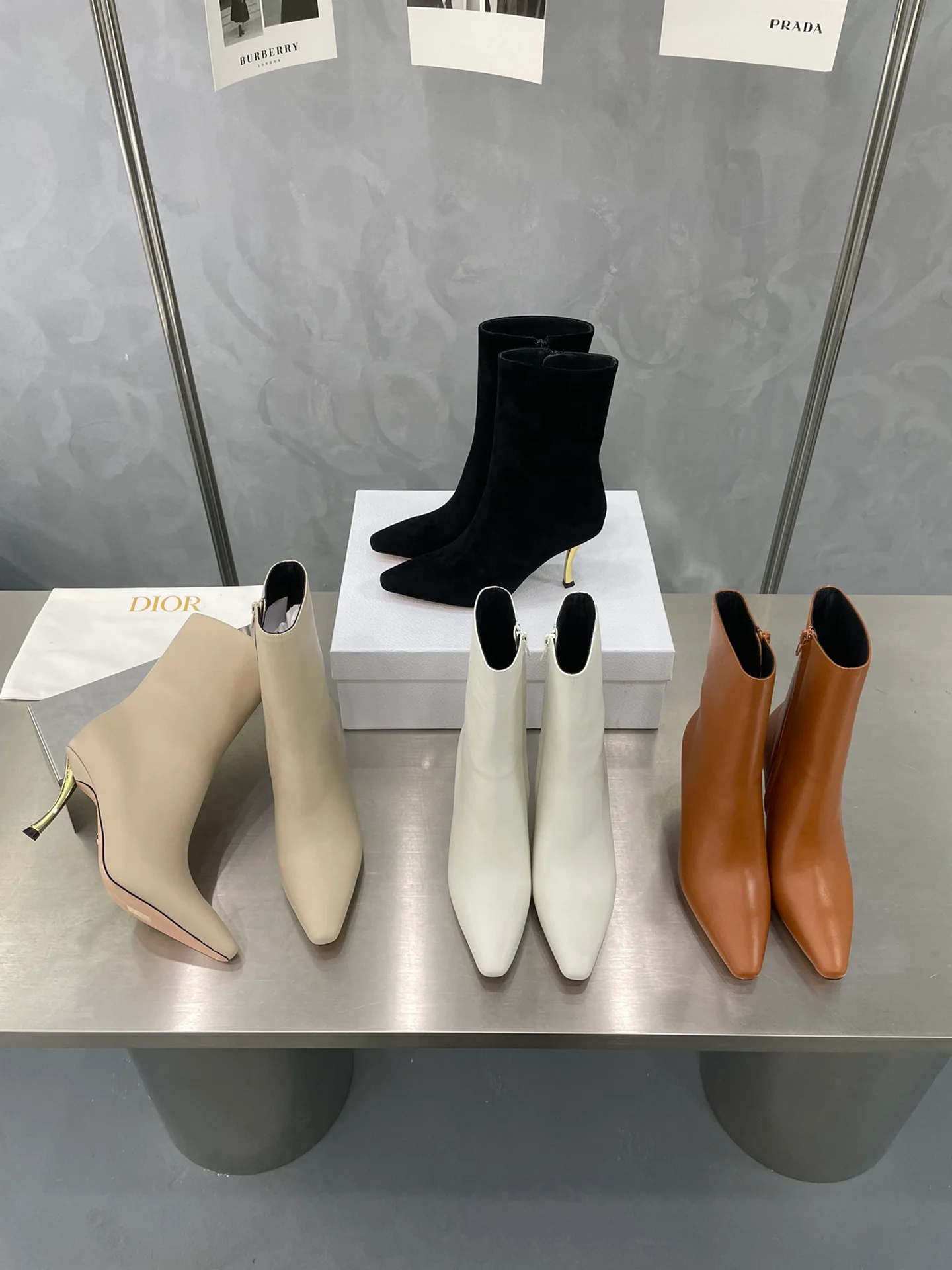 Кожаные ботильоны Dior на высоком каблуке - изображение из коллекции