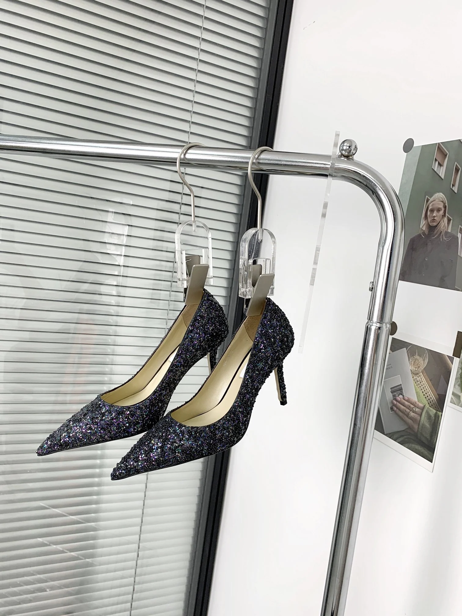 Новые поступления коллекции Jimmy весна/лето 2022 - Туфли на высоком каблуке с пайетками - 3