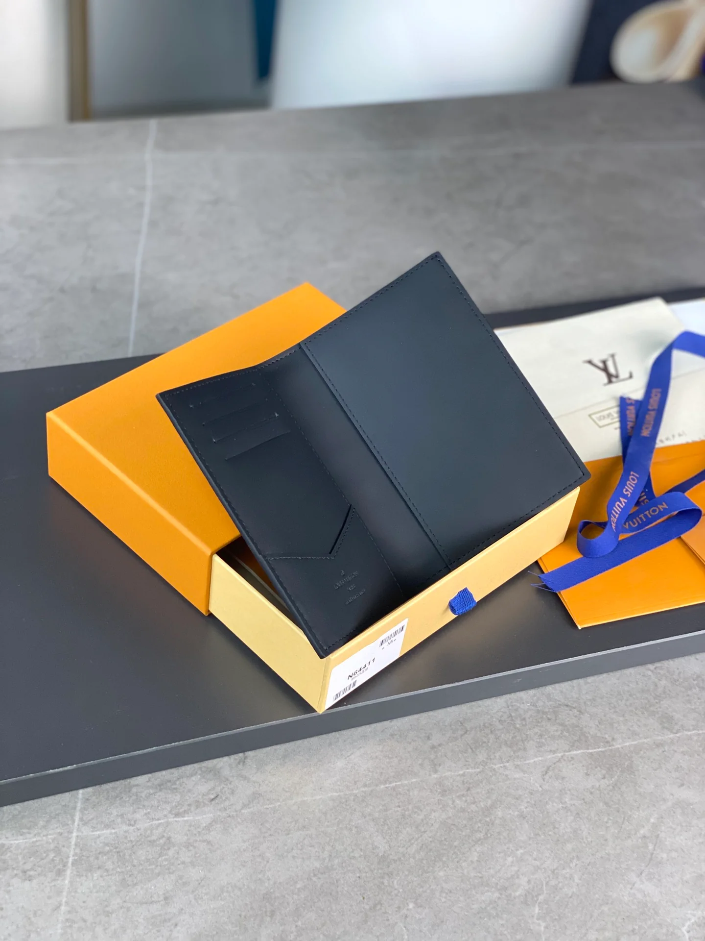 LV-m64411-Держатель для паспорта-Тиснение