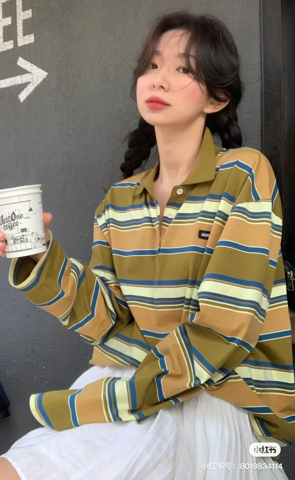 Miu Miu-2404 - Футболка с длинными рукавами в полоску с аппликацией контрастных цветов, вышитая на этикетке, зеленая