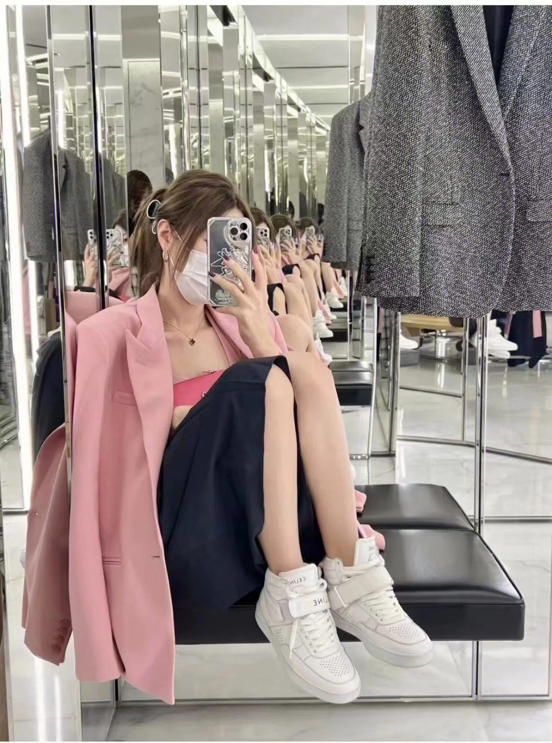 Высокие кроссовки Celine — фото в них.