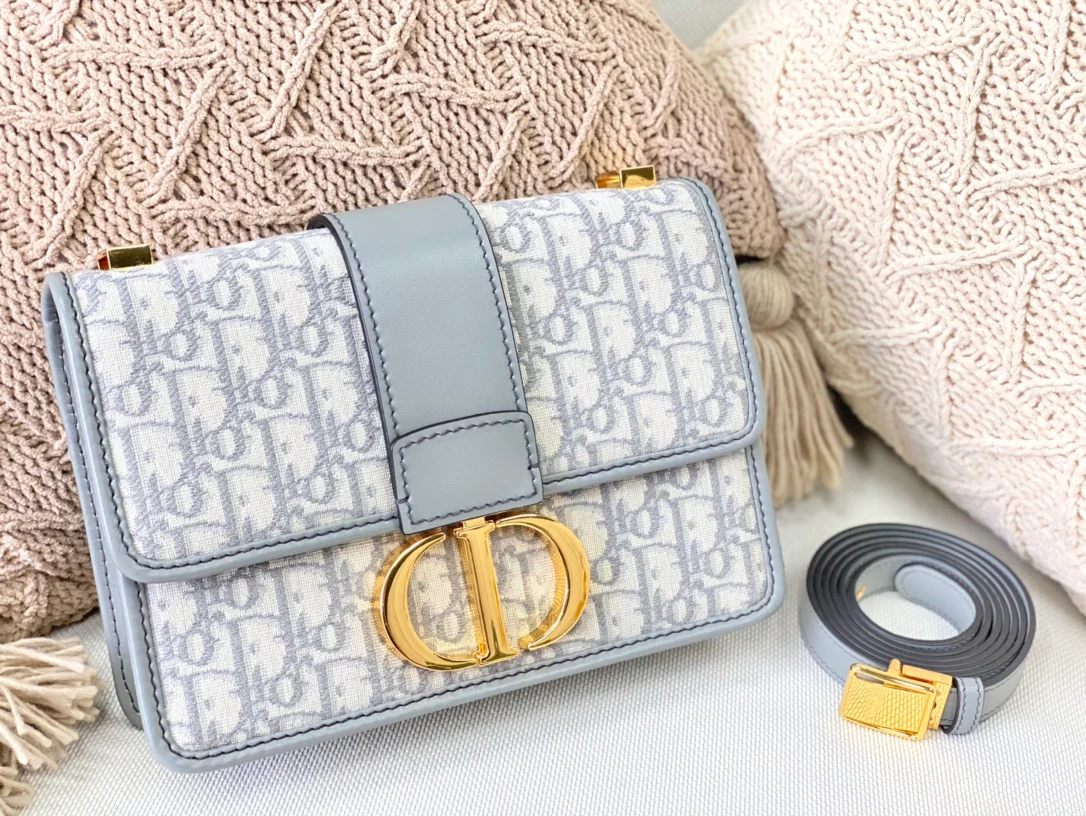 Новинка лета от Chanel - сумка Montaigne - 24 см