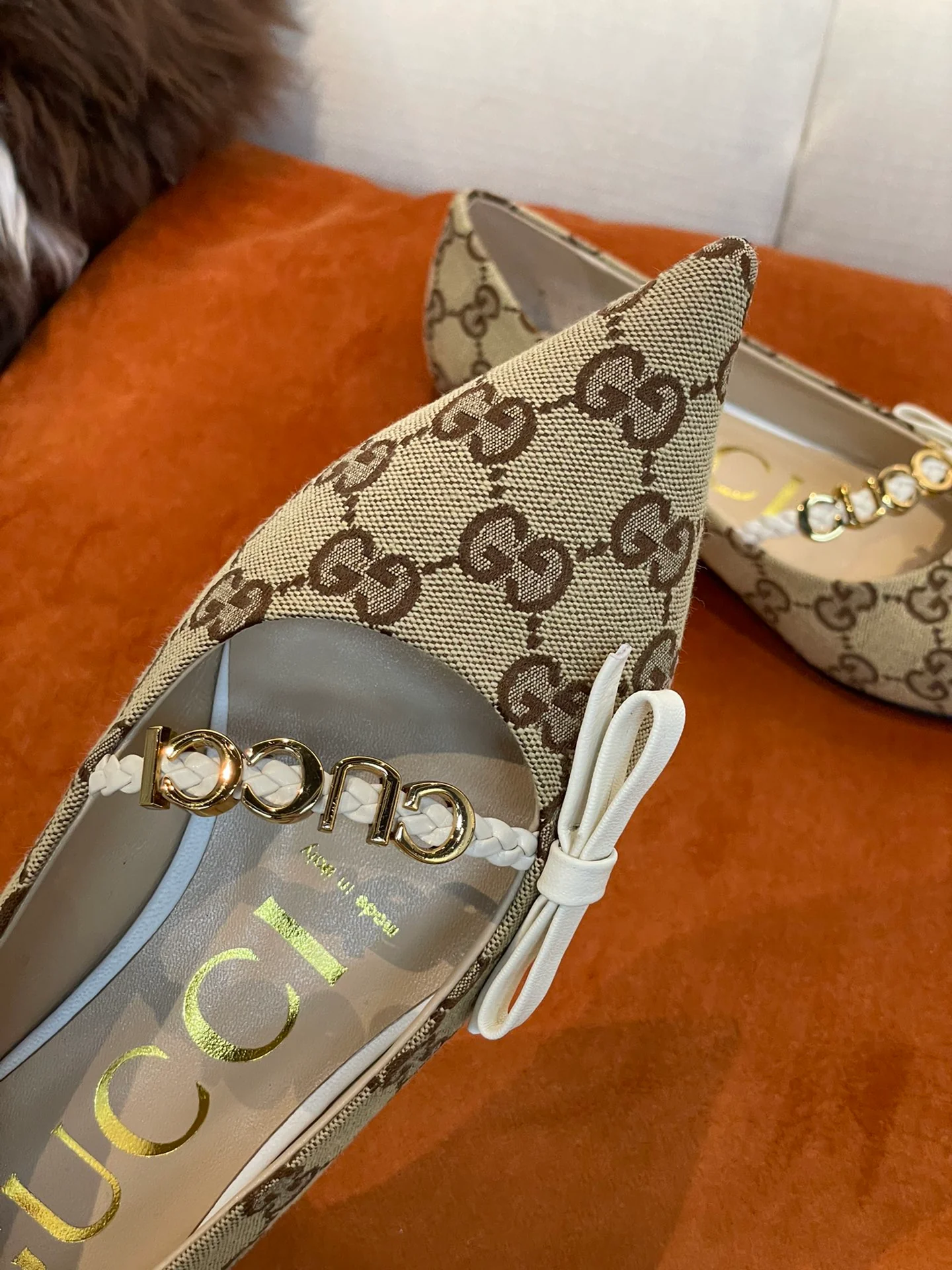 Балетки Gucci с острым носком - 1